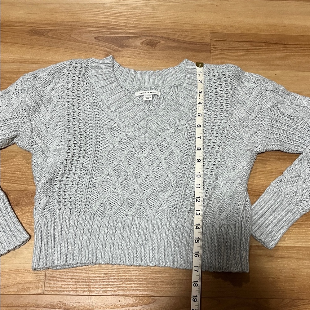 American Eagle Outfitters Light Gray V-Neck Sweater - Picture 4 of 5